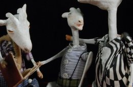 Der Wolf und die sieben Geißlein, Tischfiguren von Anja Mikolajetz, sechs Tischfiguren von Geißlein