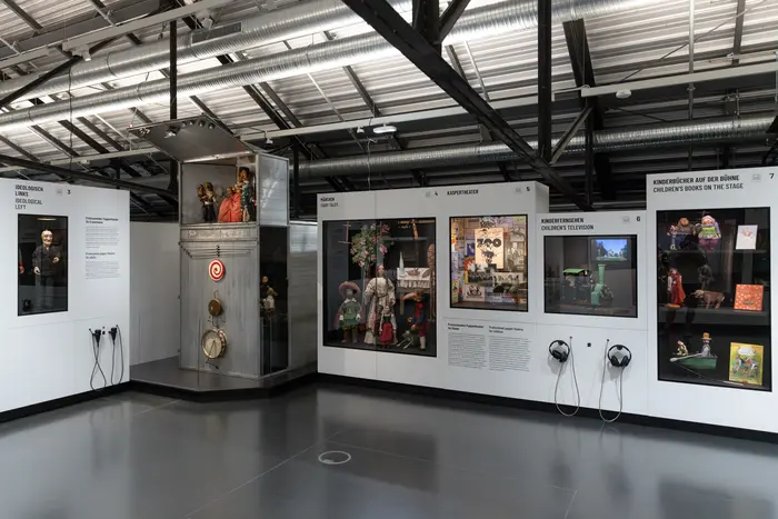Raumansicht der neuen Puppentheatersammlung im Kraftwerk Mitte