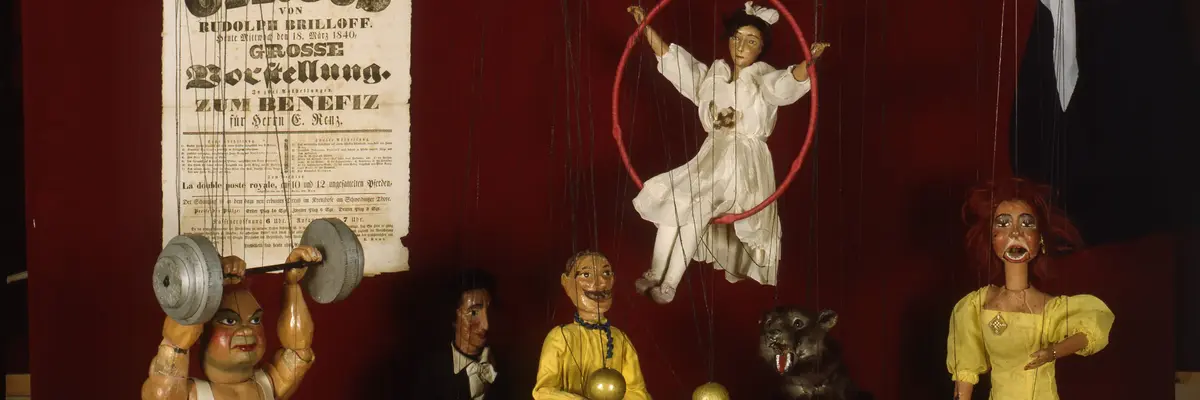 sechs Varietémarionetten