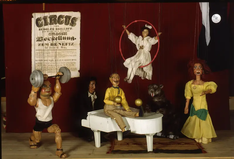 sechs Varietémarionetten