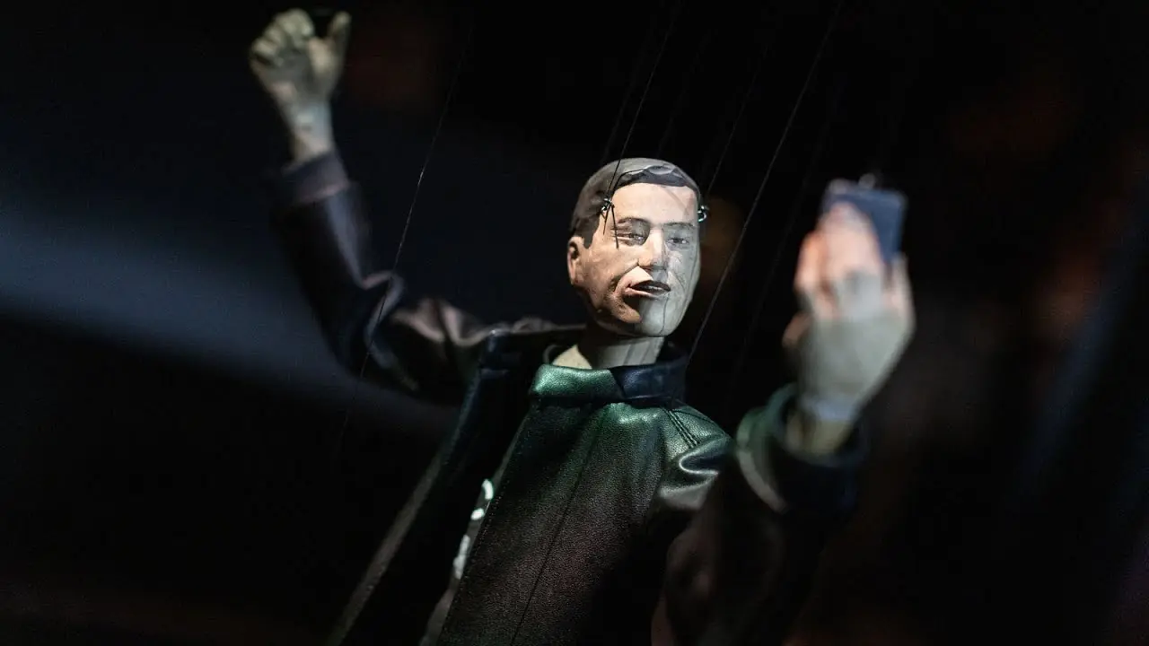 ALTER EGO Raubkopie – Ein multimediales Puppenspiel | Rimini Protokoll im Kraftwerk Mitte